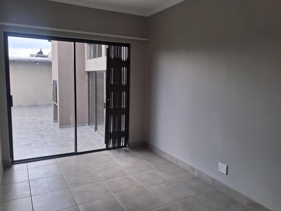 To Let 3 Bedroom Property for Rent in Hillside Free State
